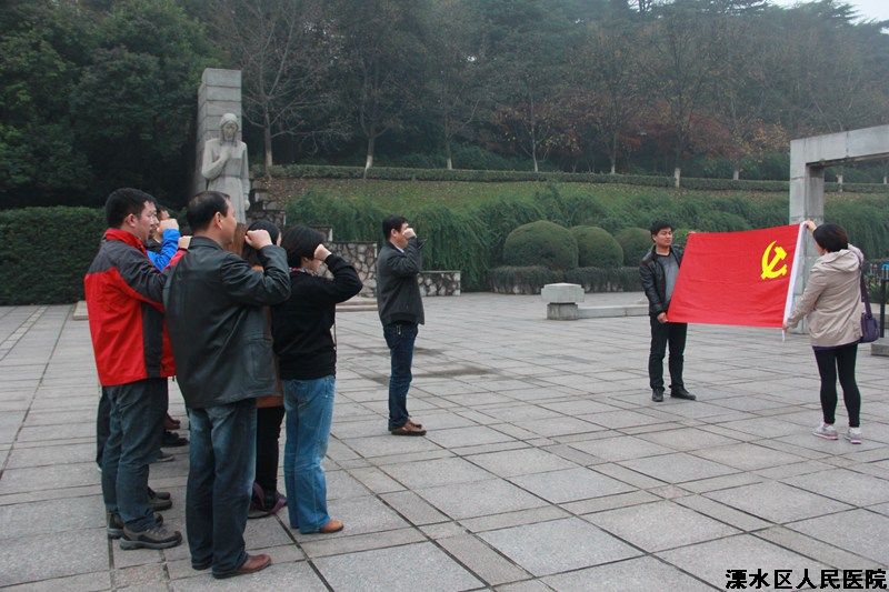 缅怀先烈  重温誓词