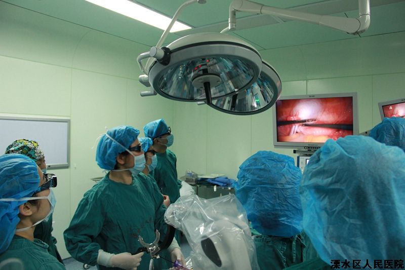 我院妇科首例3D高清腹腔镜下手术顺利完成