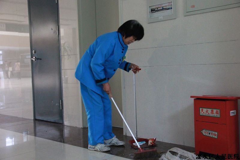 令人尊敬的保洁工人刘小珊